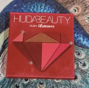 Huda Beauty Ruby Obsessions - used